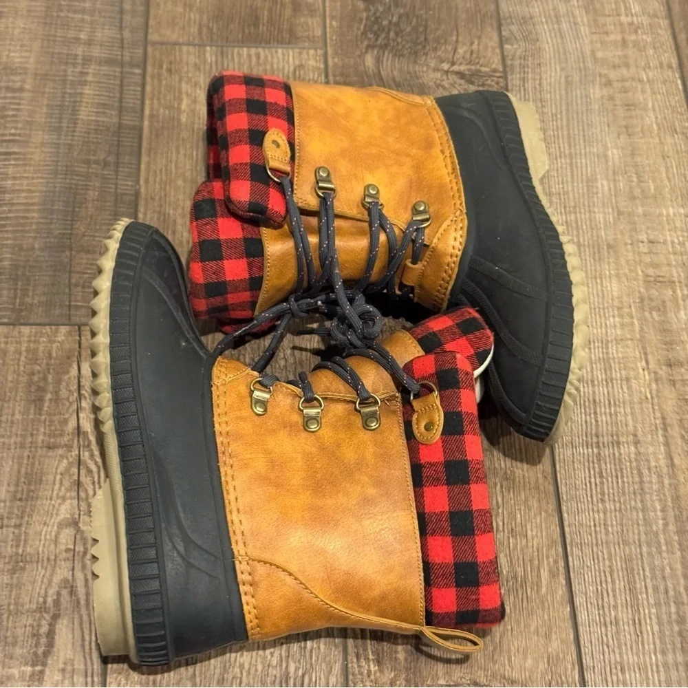 Gap Kids Buffalo Check Plaid Duck Boots 3M Thinsulate Boys Size 3/4